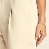 Shorts color blanco marfil