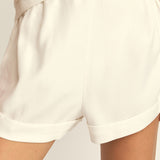 Shorts color blanco marfil