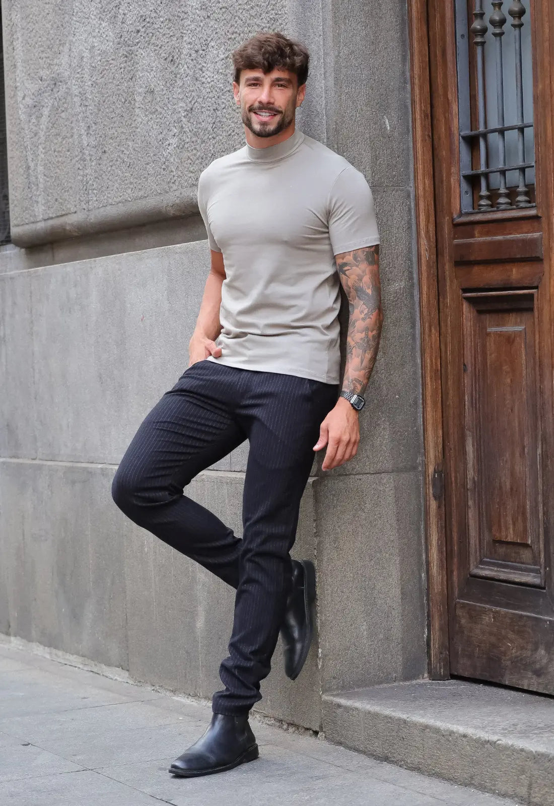 Remera Slim Cuello Alto Gris