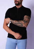 Camiseta Negra con Cuello Padre y Cremallera