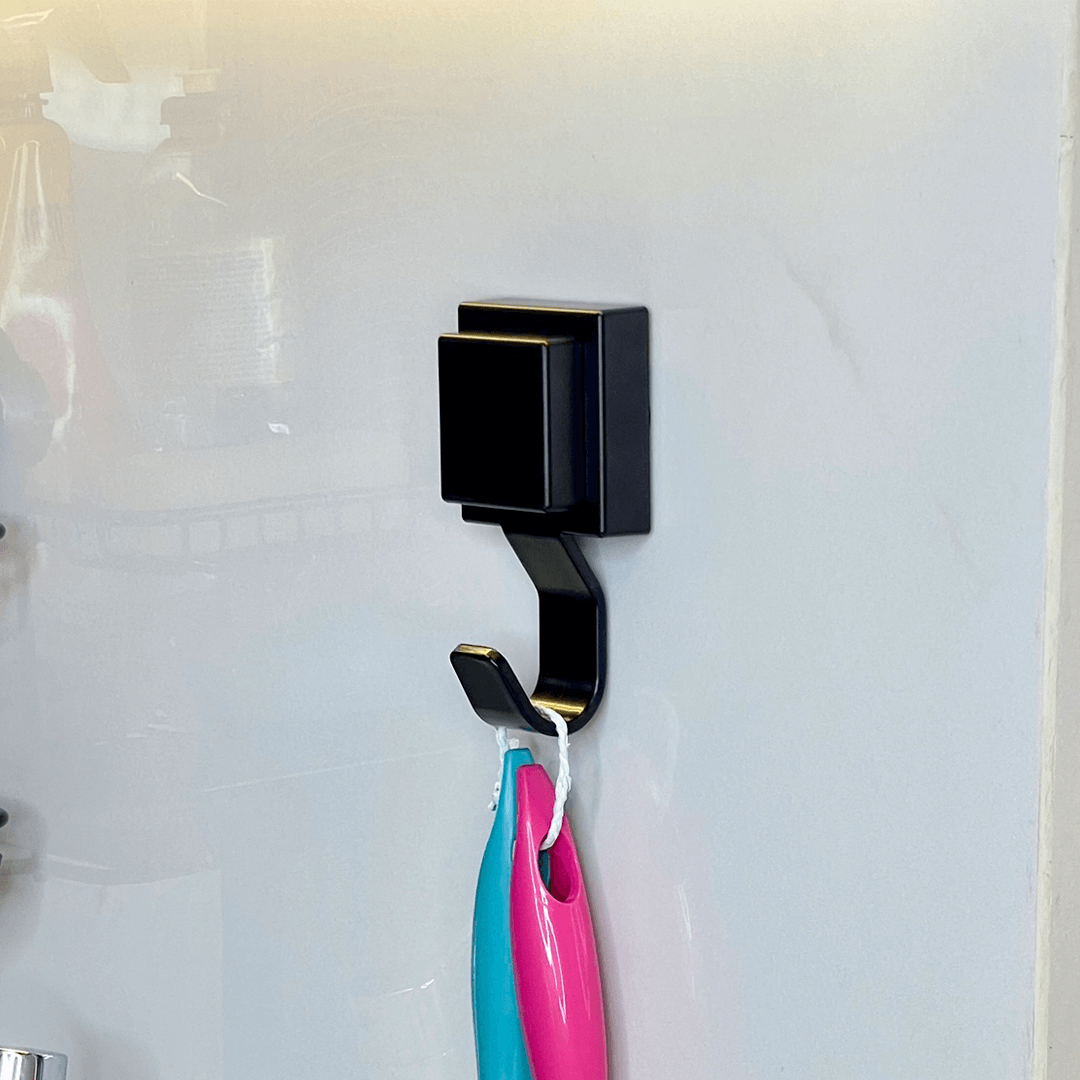 Gancho Multiuso con Ventosa en Negro Mate